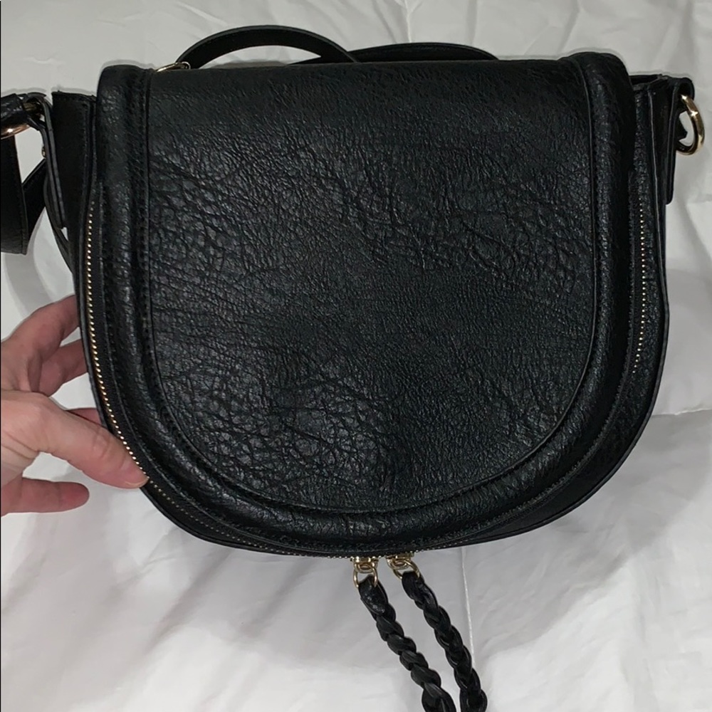 Medium size purse with cute tassels